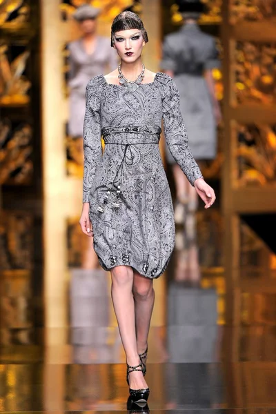 Look 16